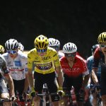 El ciclista estadounidense Sepp Kuss de Jumbo Visma, el ciclista esloveno Tadej Pogacar de UAE Team Emirates, el ciclista danés Jonas Vingegaard de Jumbo Visma, el ciclista colombiano Nairo Quintana de Team Arkea Samsic y el británico el ciclista Geraint Thomas de Ineos Grenadiers en acción durante la 18ª etapa del Tour de Francia 2022 a lo largo de 143,2 km desde Lourdes a Hautacam, Francia.EFE