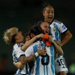 Un tanto de la centrocampista Florencia Bonsegundo le dio la clasificación a las semifinales de la Copa América Femenina a Argentina, que derrotó por 1-0 a Venezuela en la última jornada del Grupo B y apagó la ilusión de la Vinotinto.