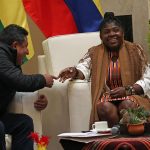 La vicepresidenta electa de Colombia, Francia Márquez, junto al vicepresidente de Bolivia, David Choquehuanca, se reúnen durante un acto en la vicepresidencia hoy en La Paz (Bolivia). La vicepresidenta electa de Colombia, Francia Márquez, invitó este lunes al Gobierno y al pueblo boliviano a "construir colectivamente" por una región latinoamericana "con justicia social" en el marco de su visita a Bolivia. EFE/Martin Alipaz