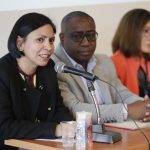 Patricia Tobón Yagarí y Leyner Palacios, comisionados de la Verdad, tal como la directora de Pueblos Étnicos de la Comisión de la Verdad, Sonia Londoño, participan hoy en una rueda de prensa en la Universidad Jorge Tadeo Lozano, en Bogotá. EFE/Carlos Ortega