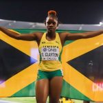 Tina Clayton revalidó su título de campeona mundial sub-20 de 100 metros con una marca de 10.95 segundos, la mejor en la historia de los campeonatos