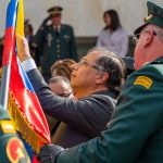 El presidente Petro afirmó que el Batallón Guardia Presidencial "tiene ser la primera línea de la defensa de la democracia y eso implica una responsabilidad personal, obviamente intelectual, una responsabilidad patriótica, una responsabilidad con la Constitución". Foto Presidencia