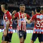 Junior convirtió. Sobre los 84', Cetré lanzó un centro al que le hizo cortina Valencia y embocó en el segundo palo Carlos Bacca con un golpe de cabeza. 2-1. Foto Dimayor