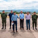 “Le he pedido al Director General de la Policía, general (Henry Armando) Sanabria, que haga ya el balance y saque de ese tipo de zonas a lo que hoy se denomina auxiliares de Policía, que no mueran más muchachos de 18 a 20 años”, sostuvo el presidente Petro. Foto Presidencia de la República