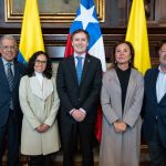 Viceministro de Relaciones Exteriores, Francisco Coy, junto al Embajador de Chile en Colombia, la Directora de Artes del Ministerio de Cultura y el Director del Festival Internacional de Teatro de Manizales