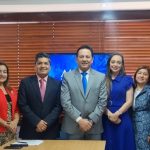 De izquierda a derecha.' Diógenes Escalante, representante de afiliados; Fabián Puentes, Concejal y Secretario del Partido, Irma Luz Herrera, Representante a la Cámara, Carlos Eduardo Guevara, Senador, Manuel Virgüez Piraquive, Senador,' Ana Paola Agudelo, Senadora, Abigail Moreno, representante de afiliados; Olga Silva, representante legal, Samir Bedoya, delegado nacional