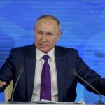 El presidente ruso, Vladimir Putin, habla durante su rueda de prensa anual en el Manege de Moscú (Natalya Zamboska - Agencia Anadolu)