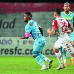Independiente Santa Fe perdió 2-1 en el último suspiro en su visita a Jaguares de Córdoba, resultado que aplazó y de paso complicó la clasificación a los cuadrangulares. Foto Dimayor