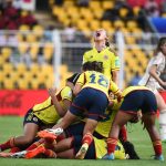 Jugadoras de la selección femenina Sub 17 de colombia celebran gol en el triunfo ante México en el mundial de la categoría