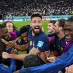 Giroud luchó durante todo el partido y apareció entre los zagueros ingleses para cabecear y marcar el gol de la victoria francesa. De esa forma, se aseguró el premio al Jugador del Partido .Foto FIFA