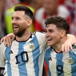 Con un doblete de Julián Álvarez y un tanto de Lionel Messi, la Albiceleste se impuso ante el sumcampeón del mundo y espera rival en la final. Foto FIFA