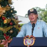 Desde el Fuerte Militar de Tolemaida, donde culminó un periplo para entregar su mensaje de Navidad y Año Nuevo a los miembros de la Fuerza Pública, el Jefe de Estado insistió en que la paz es la meta más importante del Gobierno del Cambio y, por ello, reafirmó su compromiso “para concretar, por fin, la tan ansiada Paz Total en nuestro país”. Foto Presidencia