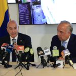 Toma juramento el Director de la Aeronáutica Civil, Sergio Paris Mendoza en compañía del mintransporte,Guillermo Reyes