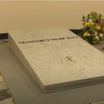 Así se ve la tumba de Benedicto XVI y desde hoy ya se puede visitar