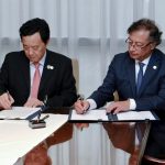 Gustavo Petro y el director de la FAO signaron el documento Carta Intención sobre el Pacto por la Paz, la Seguridad Alimentaria y el Derecho Humano a la Alimentación en Buenos Aires, Argentina.Foto Presidencia