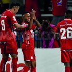 América salió a imponer condiciones desde el primer minuto del segundo tiempo y, de no ser por Ramiro Sánchez, Suárez pudo haber marcado un golazo de chilena, controlando el balón con el pecho y haciendo el gesto técnico perfecto en el remate. El experimentado portero atajó la pelota que terminó en el fondo en el rebote; no obstante, ya había un fuera de juego.Foto Dimayor