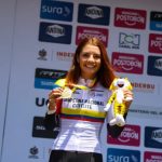 La antioqueña Lina Hernández le entregó al departamento de Antioquia una medalla de oro en la CRI de estos Nacionales 2023. Foto @carloscrumu – Fedeciclismo