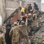 Esfuerzos de búsqueda y rescate tras terremotos en el sureste de Türkiye. (Agencia Anadolu)   