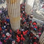 Socentes e indígenas del departamento del Cauca intentaron tomarse la sede del Congreso de la República.