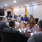 Tras una reunión de cerca de dos horas entre el Gobierno y representantes de las Entidades Prestadoras de Salud (EPS), el presidente Gustavo Petro señaló que no se buscará “bajo ninguna circunstancia” eliminar la EPS, en medio de la presentación del proyecto de reforma a la salud. Foto Presidencia