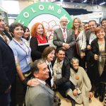 Paula Cortes en compañía del ministro de comercio Germán Umaña, Ana María Mejía, gerente de artesanías de Colombia y otras personalidades del turismo nacional en la apertura de la 42Vitrina Turística