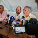 Gerardo Vega, presidente de la Agencia Nacional de Tierras, informa la prensa como avanza  la compra de 29 predios de Fedegán  //Foto: Twitter @AgenciaTierras