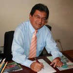 Norberto Patarroyo López. en pleno diseño de El Muro.