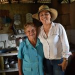 Mary Gómez, coordinadora del PCS y una Señora campesina