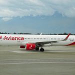 Foto de archivo. Un avión Airbus A321-200 de la aerolínea Avianca se desplaza por la pista del Aeropuerto Internacional Alfonso Bonilla Aragón en Palmira, Colombia, 4 de agosto, 2019. REUTERS/Luis Jaime Acosta