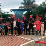 Guerrilleros del ELN con niños.Foto Cortesía