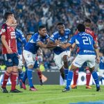 Millonarios venció 2-1 a Independiente Medellín este sábado en El Campín, en partido de la fecha 12 de la Liga BetPlay I, y recuperó el liderato al sumar 24 puntos. Foto Millonarios