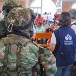 Los uniformados fueron entregados a la comisión humanitaria que lideró la Defensoría del Pueblo y que fue acompañada por la Personeria de Toribío, la Alcaldía municipal y
@MAPPOEA
. Manifestaron que recibieron un buen trato por parte de la comunidad indígena.