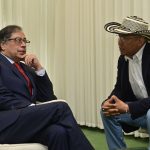 Encuentro  del  Gustavo Petro con el Presidente  del Foro Permanente indigena, Darío Mejía Montalvo .Foto Presidencia