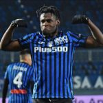 Duván Zapata dio hoy el triunfo al Atalanta al marcar el 2-1 para derrotar a Torino en la Liga italiana de fútbol