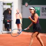 María Camila Osorio festeja su victoria en la primera ronda de la qualy de Roland Garros.