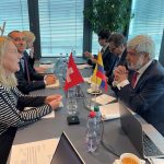 En desarrollo de su agenda, el Ministro de Comercio Germán Umaña Mendoza,se reunió con los Ministros de Cooperación Económica y Desarrollo de Alemania, Jochen Flasbarth, y de Asuntos Económicos de Suiza, Helene Budliger Artieda, a quienes les dio a conocer las apuestas productivas de la Política de Reindustrialización, que se enfocan en la transición energética.Foto Mincomercio