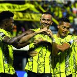 En un partido de ocho goles, Alianza Petrolera le remontó a Águilas Doradas y es el nuevo líder del Grupo A. Foto Dimayor