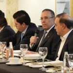 Luego de reunión en el Club de Banqueros, en el centro de Bogotá, los 42 integrantes de la bancada del Partido Conservador (15 senadores y 27 representantes), anunciaron que se apartan del proyecto de reforma laboral. Foto Partido Conservador