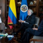 el Canciller Álvaro Leyva Durán recibió al Secretario General de la OEA, Luis Almagro, con quien sostuvo un diálogo franco y abierto sobre la búsqueda incesante de la paz en Colombia, así como el aporte de la Organización de Estados Americanos – OEA, especialmente de la Misión de Apoyo al Proceso de Paz (MAPP OEA), en el país. Foto Cancillería