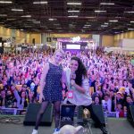 Evanna Lynch en el escenario principal de COMIC CON COLOMBIA compartiendo con centenares de seguidores capitalinos que cumplieron la cita con una de las actrices más conocidas de la famosa saga Harry Potter.