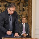 _En la posesión del magistrado de la Corte Suprema de Justicia, Carlos Roberto Solórzano, el presidente Gustavo Petro aseguró que su Gobierno respetará la independencia de poderes pese a las diferencias que tenga con las instituciones y argumentó que está escrito en la constitución..Foto Presidencia