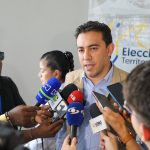 Alexander Vega le pedirá al presidente y al comisionado de paz que en el cese al fuego incluya la no injerencia del ELN en las elecciones. Foto Cortesía Registraduría