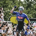 Jasper Philipsen ganó la etapa 3 a Bayonne en un sprint final por delante de Phil Bauhaus y Caleb Ewan. Foto © A.S.O. / Pauline Ballet      
