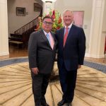 El encargado de negocios de Estados Unidos en Colombia, encargado de negocios de Estados Unidos en Colombia, Francisco L. Palmieri y Ricardo Triana, director ejecutivo del CEA