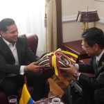 Embajador del Japón recibe el icónico sombrero vueltiao