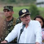 Al término del consejo de seguridad en La Plata, Huila, el presidente Gustavo Petro expresó su pesar por el asesinato de una menor de edad, víctima del enfrentamiento entre el ejército y el grupo armado ilegal Estado Mayor Central. Foto Presidencia de la República