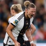 La leyenda de Alemania, Alexandra Popp  marca el empate ante República de Corea, marcador que no le alcanzó para clasificar a osctavos de final.Foto FIFA