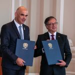 Los presidentes Gustavo Petro y Alain Berset suscribieron en la Casa de Nariño un acuerdo para la salvaguardar, a largo plazo y en el territorio de Suiza, una copia digital de los documentos de la Comisión de la Verdad.Foto Presidencia
