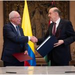 Los cancilleres Álvaro Leyva Durán, de Colombia, y Riad Malki, del Estado de Palestina, firmaron hoy tres memorandos de entendimiento.Foto Cancilleria