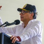En San Juan de Arama, Meta, el presidente Gustavo Petro insistió en que su gobierno debe preparar un artículo para acelerar la compra de tierras .Foto Presidencia